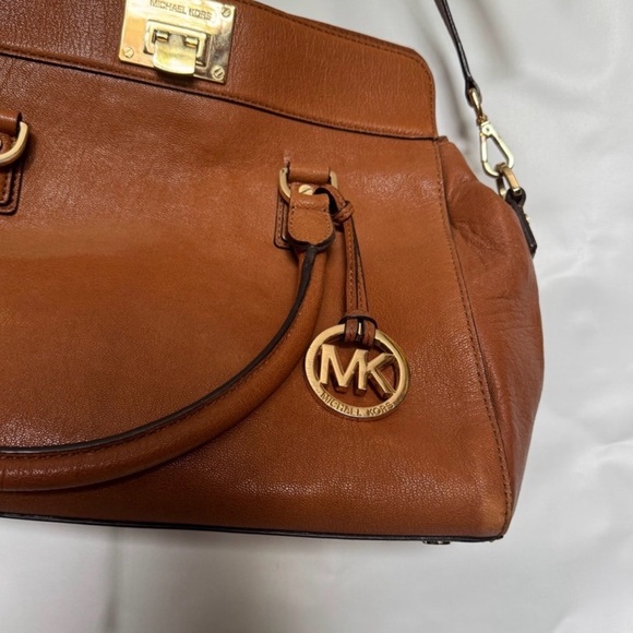 Michael Kors Tan Leather Shoulder Bag - Picture 2 of 9